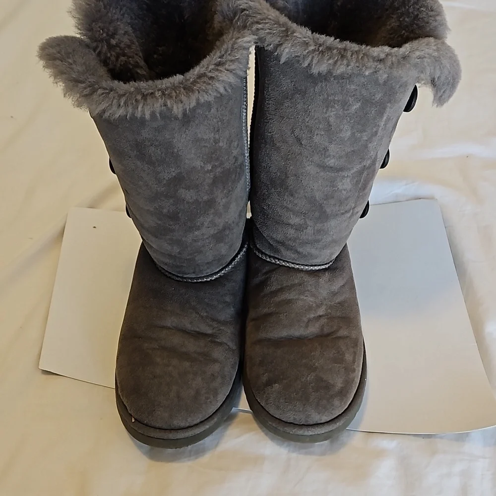 Grey Ugg Boots Bailey Button Triplet II Size 6